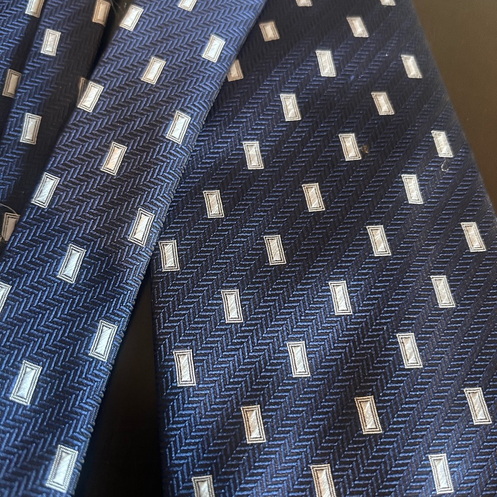Hugo Boss Vintage 90s Made in Italy 100% Silk Classic Navy Geometric Print Tie - Picture 2 of 7